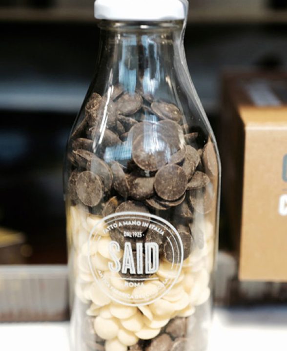 Bottiglia-con-cialde-di-Cioccolato-artigianale-SAID-–-fondente-72-latte-e-bianco.jpg